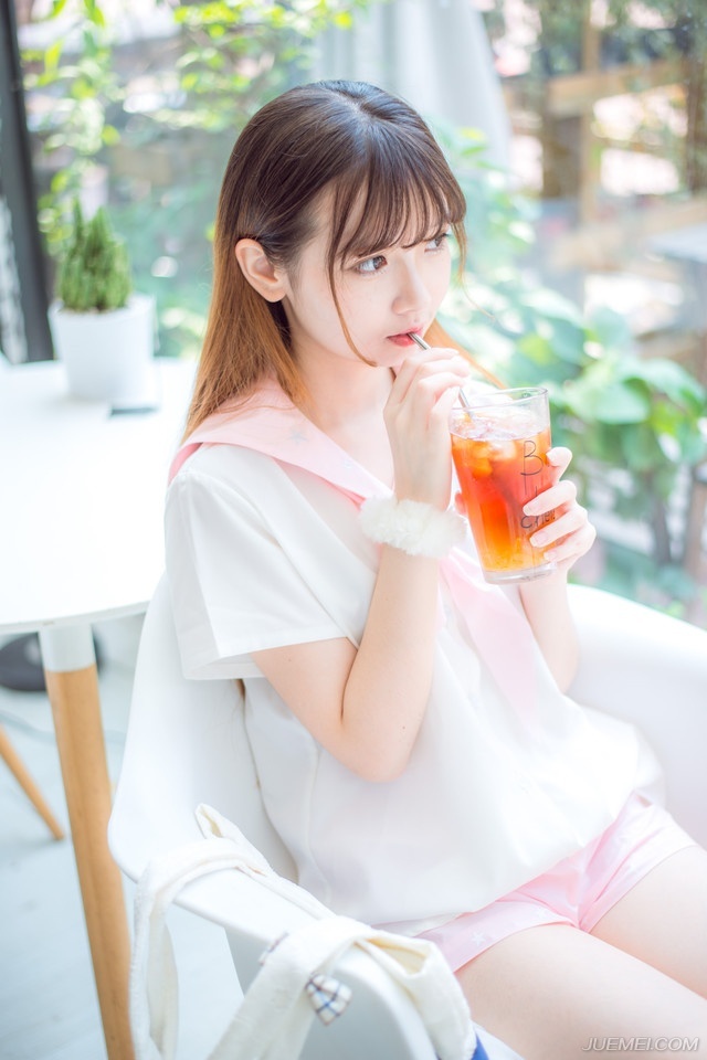 从此以后，刘协在自己手中的弊端反而大过了他所带来的利益，甚至还甩不脱，如果可以，曹操真想把这个麻烦扔给吕布，让吕布自己去折腾，但很显然，如果他真那么做了，等于让吕布连大义都占住了。